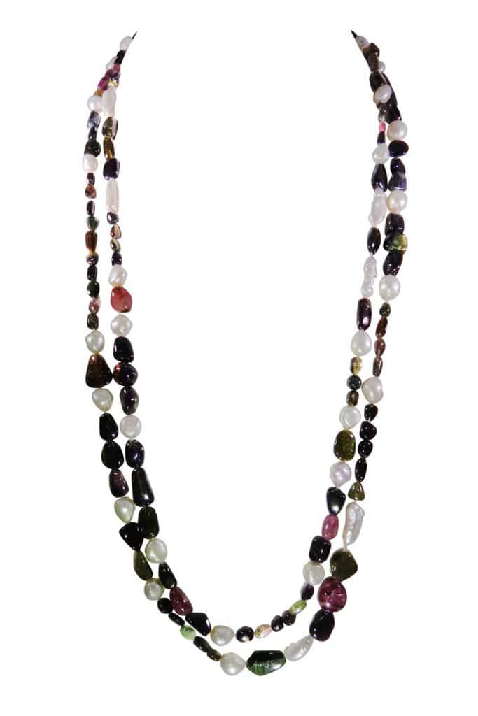 Très long sautoir fait de tourmalines multicolores et perles des rivières. Erik Schaix Joaillier parisien.