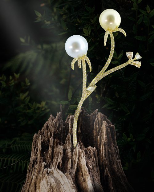 Broche en or jaune, diamants fancy, perle des Mers du Sud, blanche et or – Réf. 16.04.008