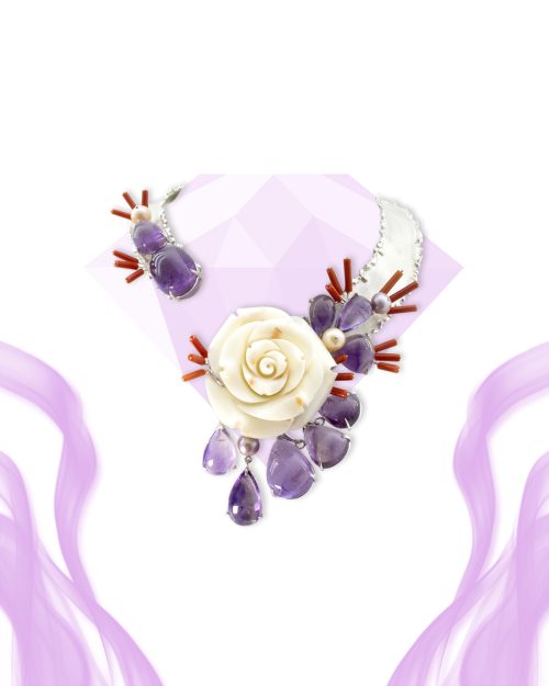 Torque en argent texturé, fleur de corail blanc, poires d’améthyste, perles de rivière et bâtonnets de corail rouge – Réf. 16.01.182
